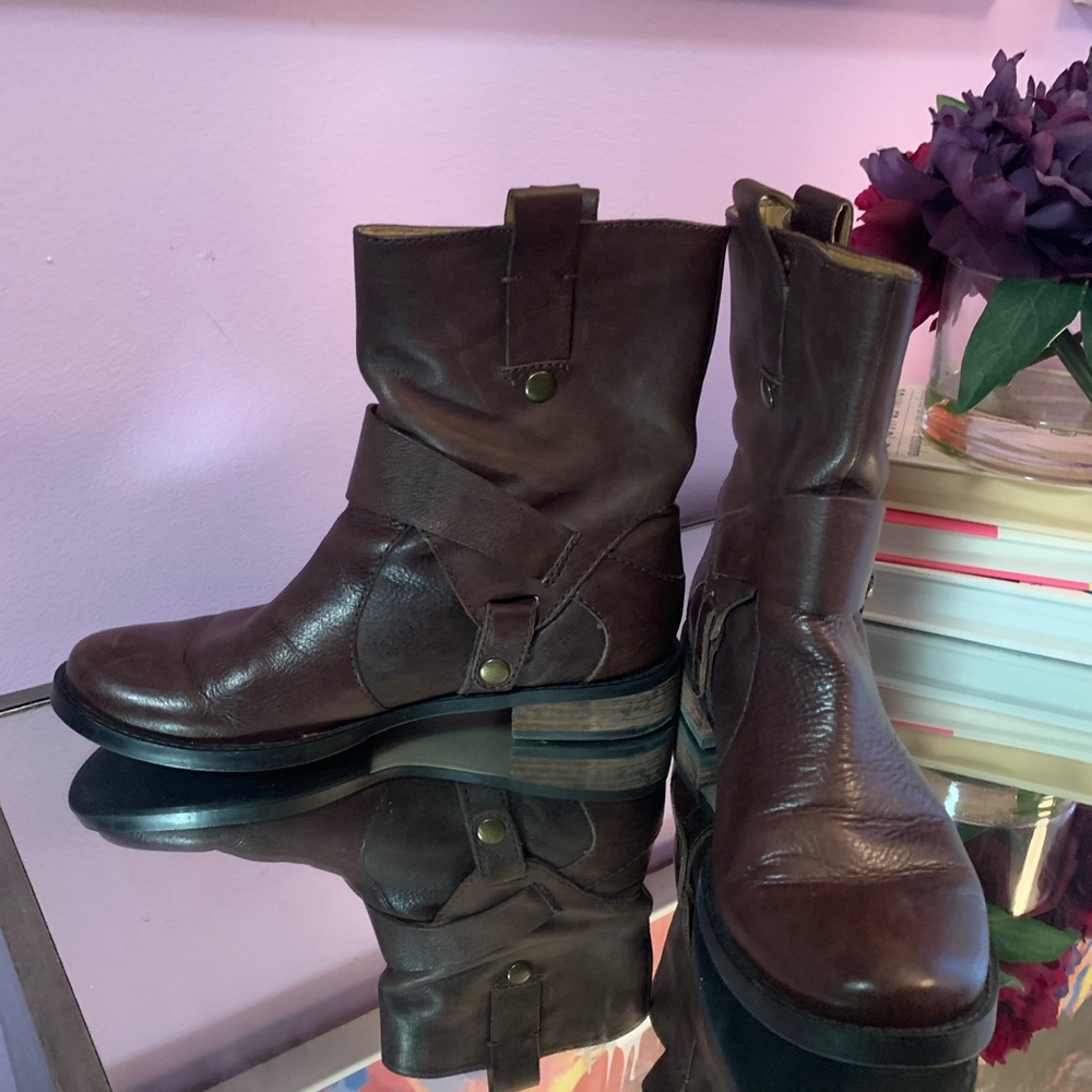 Nine West leather ankle bootie